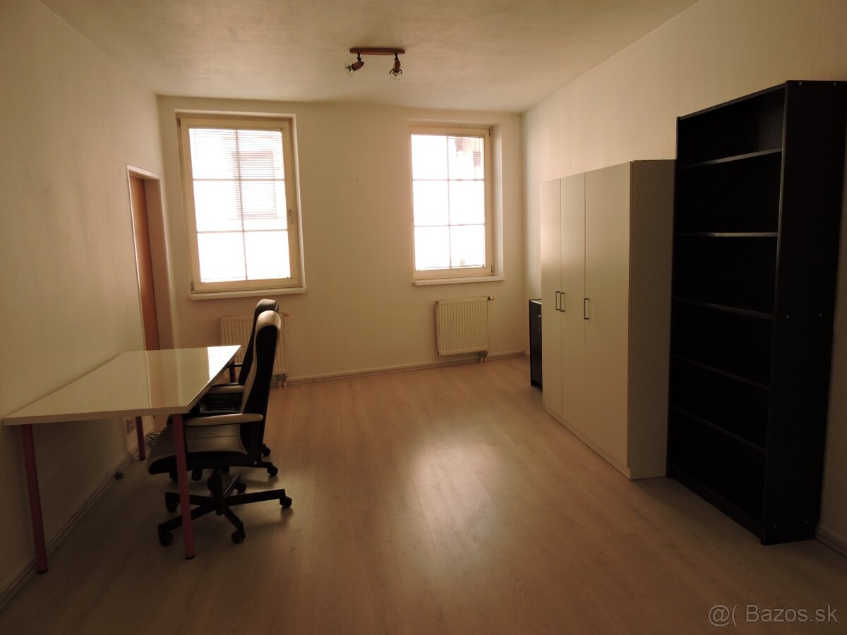 PREDÁM KRÁSNY NEBYTOVÝ PRIESTOR POD HRADOM V BRATISLAVE - 9