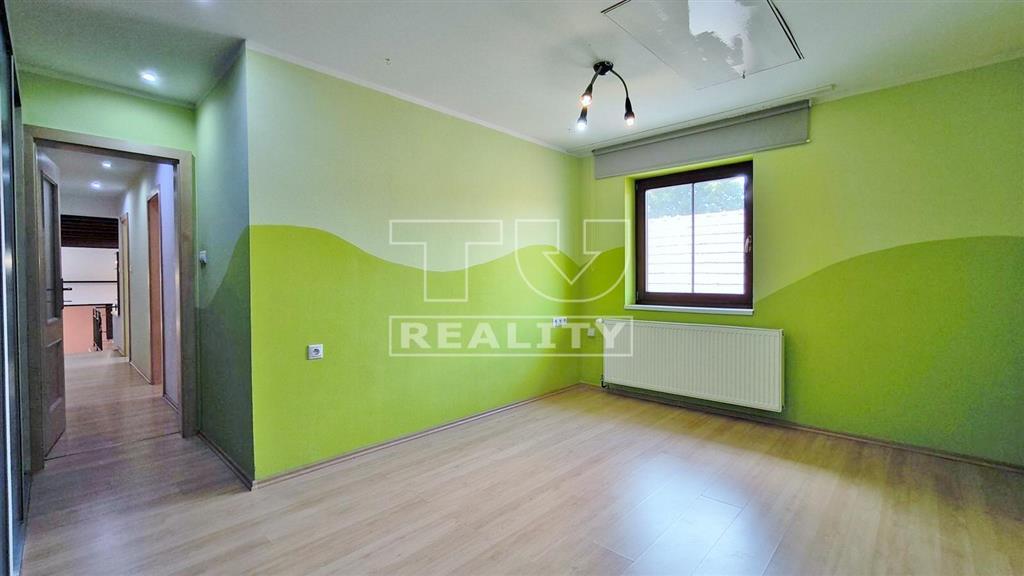 Rodinný dom - 2 samostatné byty, priestranná terasa a... - 9