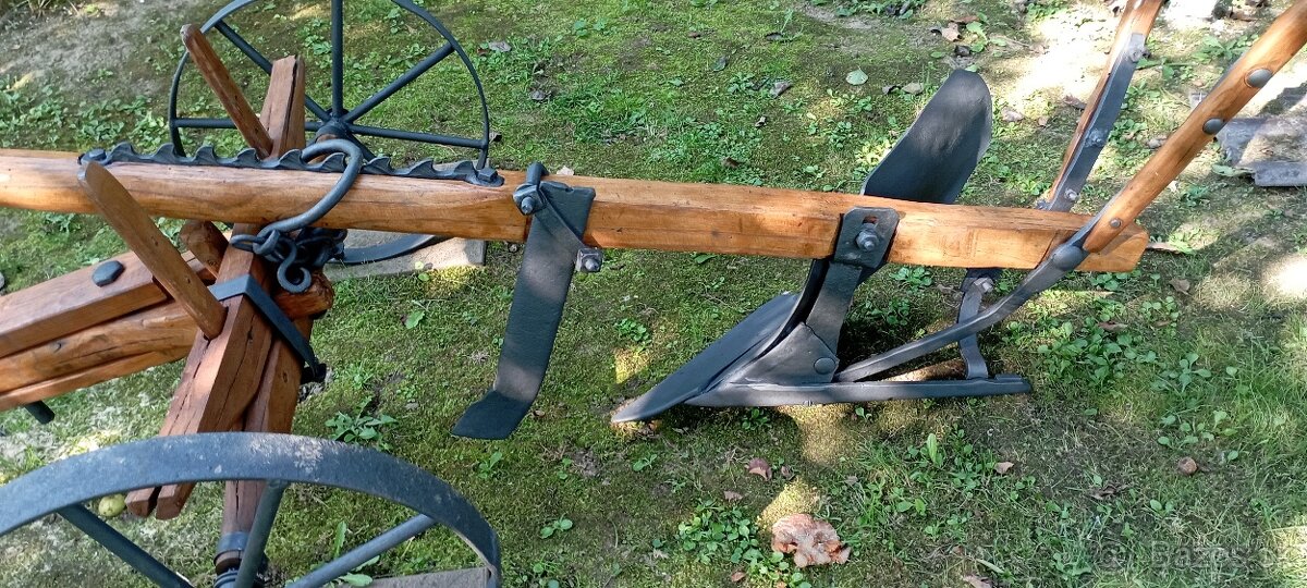 Starý drevený konský pluh 3 - 9