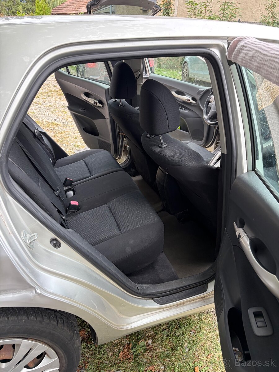 toyota auris - 9