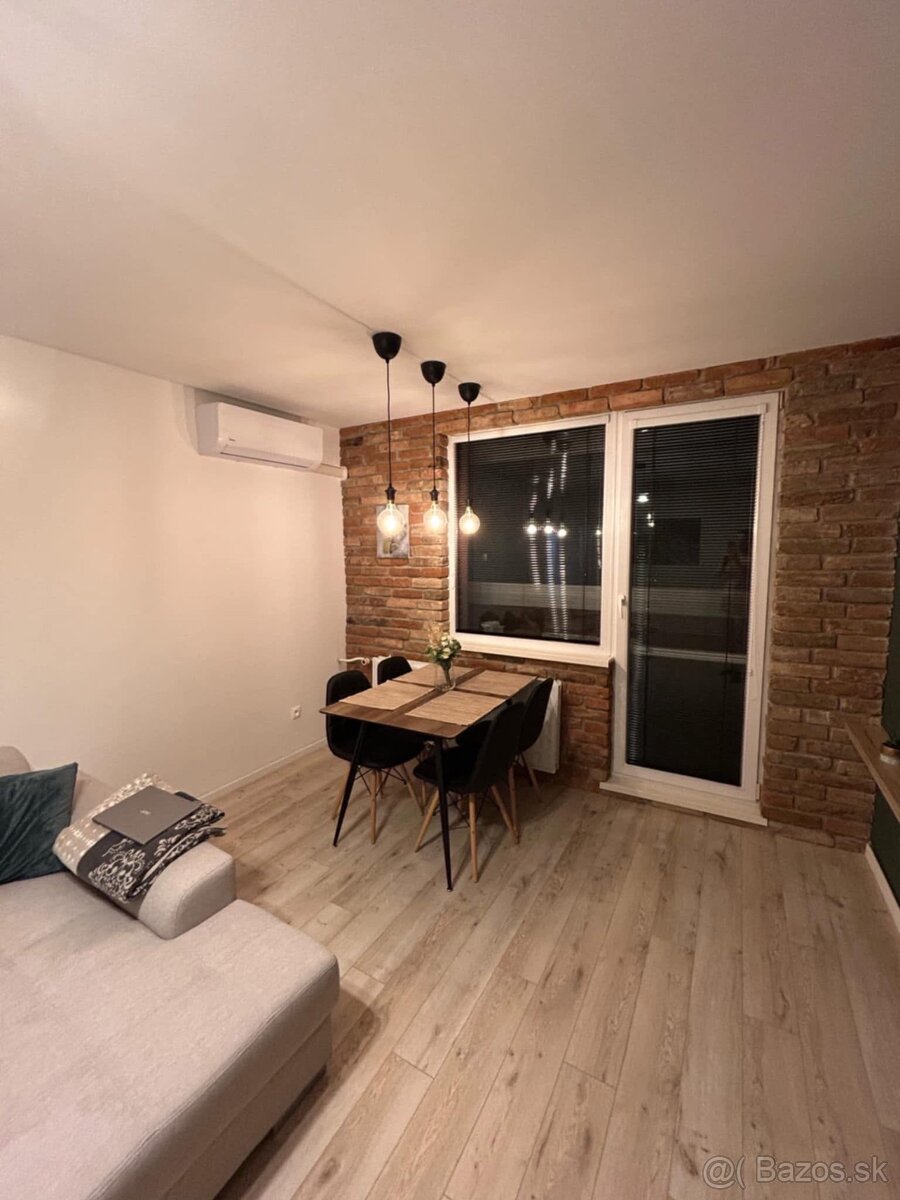 Prenájom 2-izbového bytu (63m2) Nové Zámky, Nábrežná ul. - 9