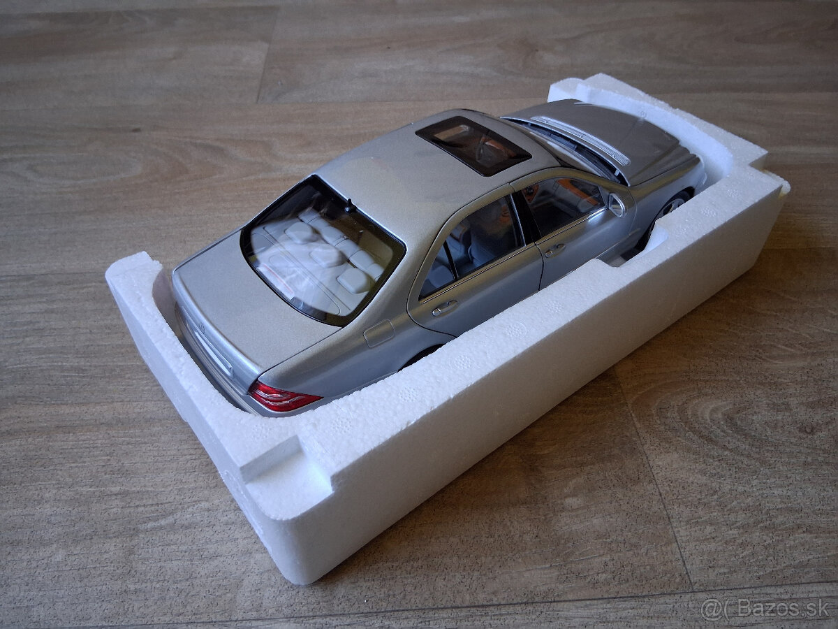 Mercedes-Benz 1:18 - 9