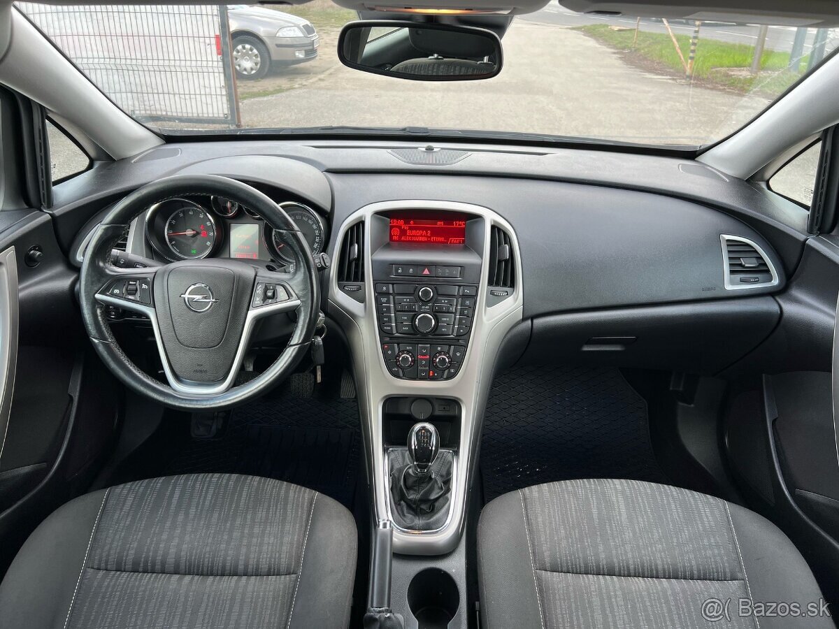 Opel Astra 1.4T benzín, 103kW, MT/6, rok:04.2012. - 9