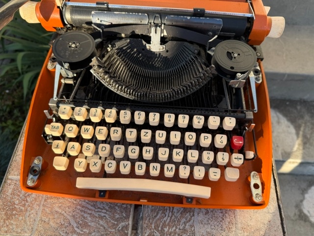 písací stroj Consul 2223 - 9
