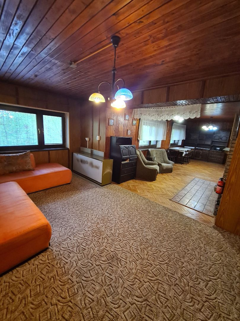 Zaujímavá pekná priestranná murovaná chata v prírode - 9