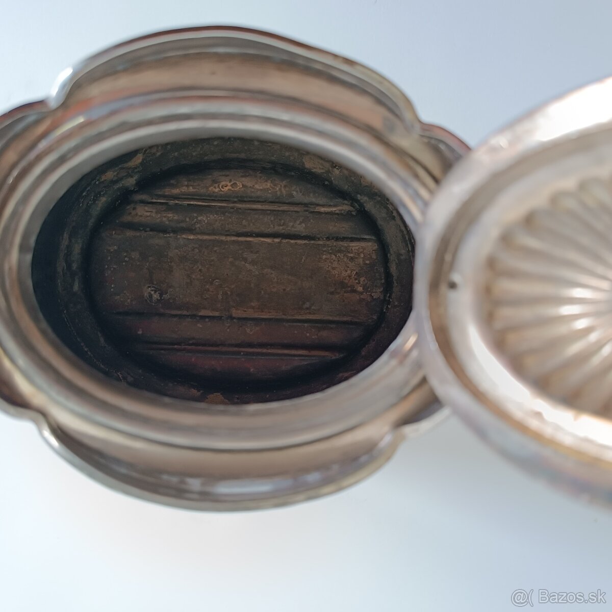 Starožitný zdobený postriebrený čajník - 9