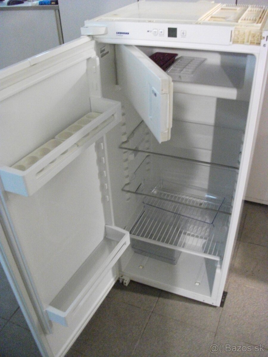 Pekná,zachovalá chladnička s mrazákom zn.LIEBHERR. - 9