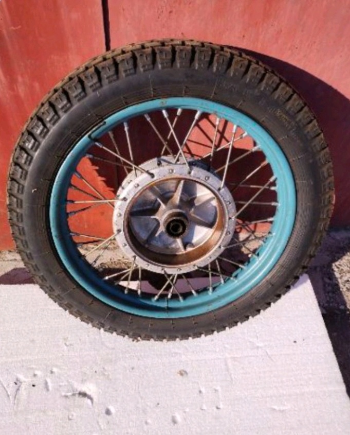 Špice kolo dráty pneu i-40 3.75-19 střed kola Ural Dněpr M72 - 9