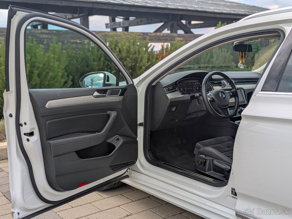 Volkswagen Passat Variant 2.0 TDI 140kW Highline R-Line DSG - 9
