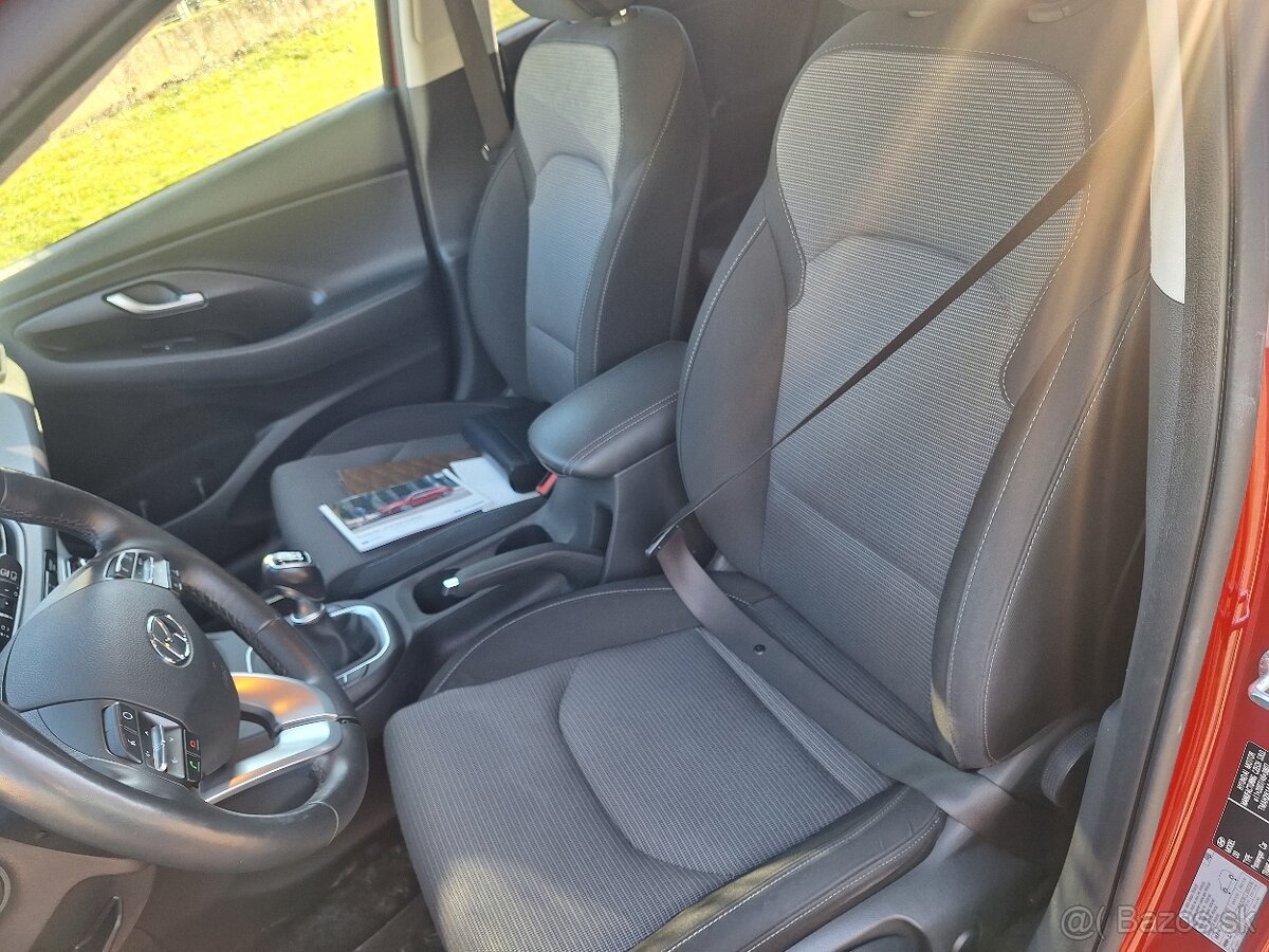 HYUNDAI I30 COMBI 1,4 BENZÍN ROK 2018 - 9