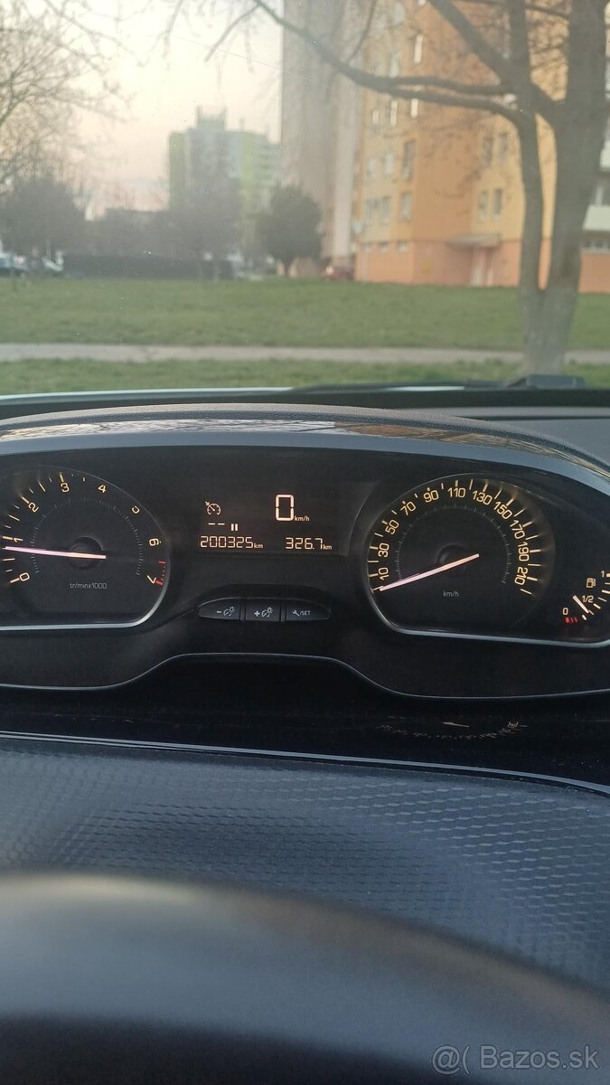 Peugeot 208 6/2018 Nová TK+EK do 2/2028 - 9