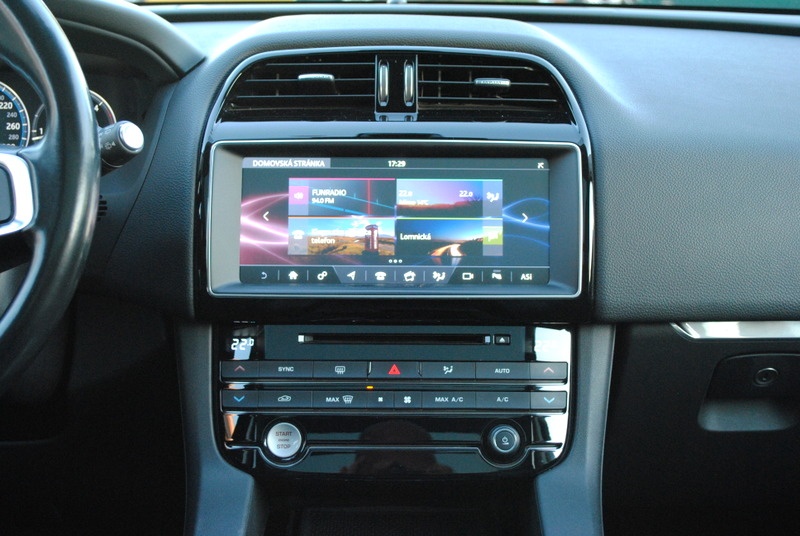 Jaguar F-Pace 2.0D I4 180k R-Sport AWD A/T⭐ZÁRUKA 3 ROKY - 9