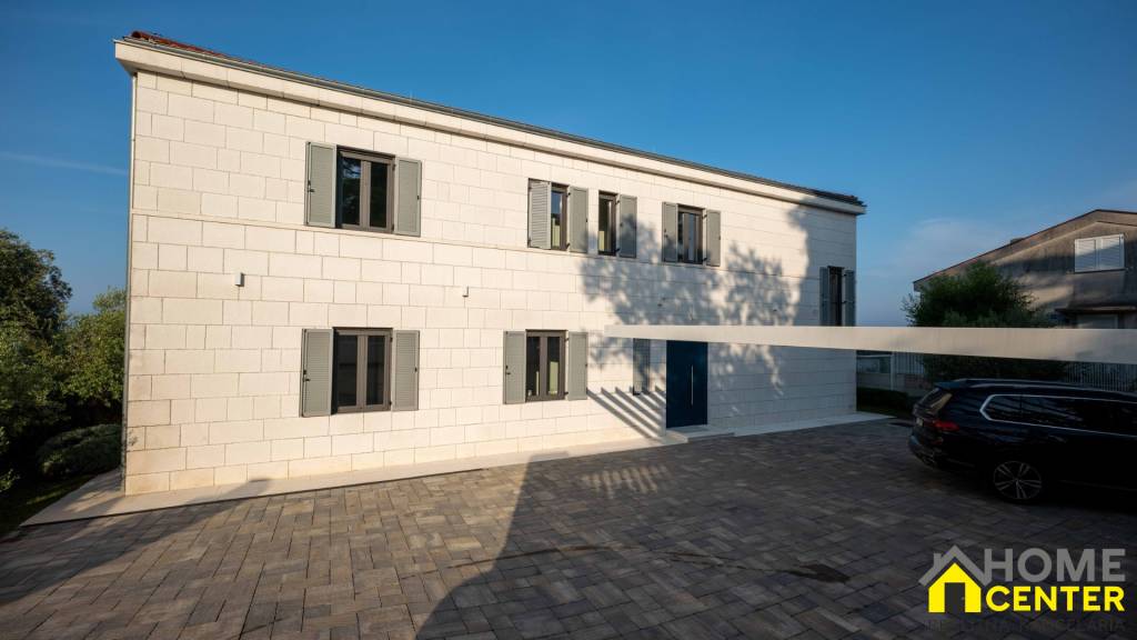 NA PREDAJ atraktívna kamenná vila /419 m²/ pri mori, Dalmáts - 9