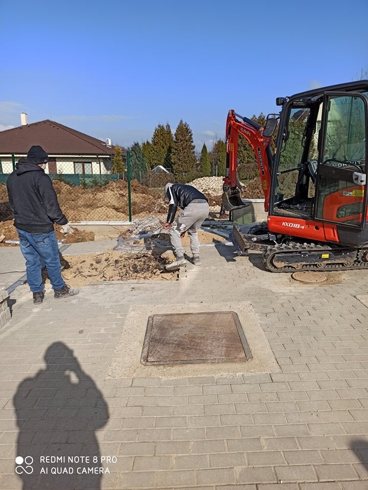 Zemné práce mini bagrom okolie NR - 9