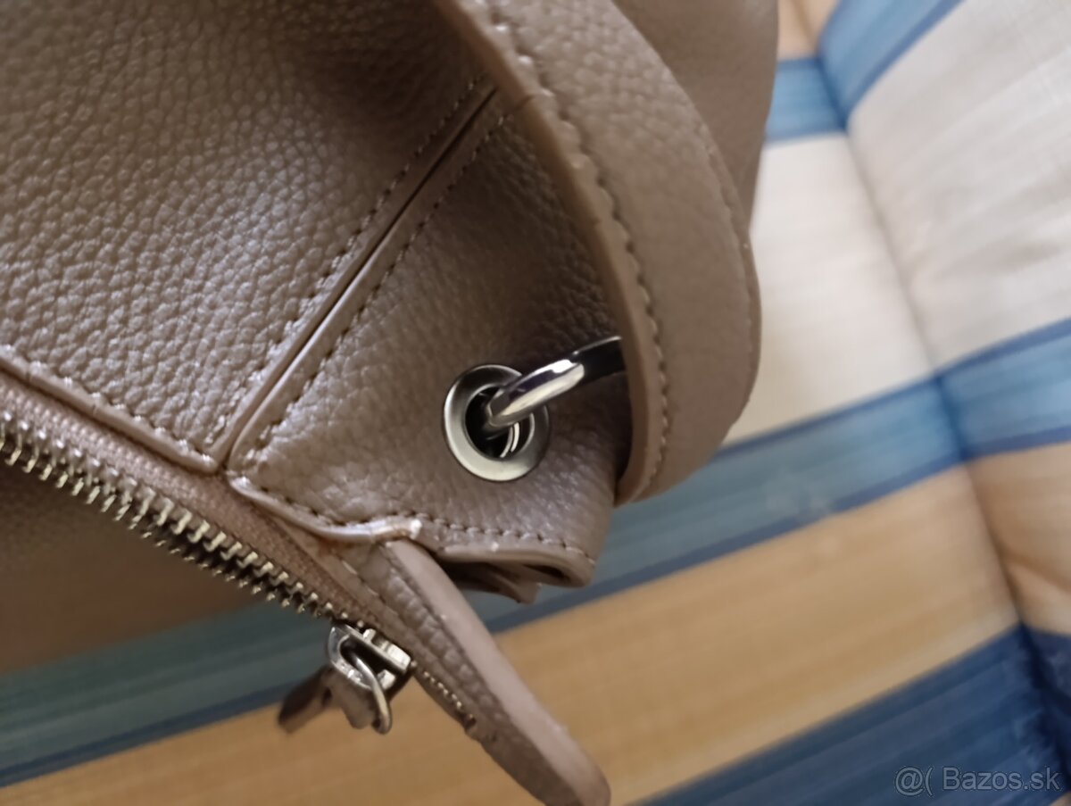 Väčšia kabelka - 9