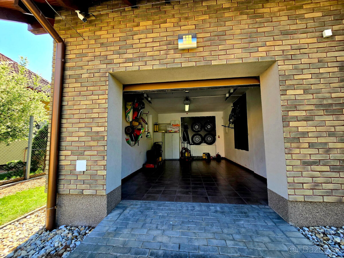 5 izbový rodinný dom Chorvátsky Grob s garážou, bazénom, krb - 9