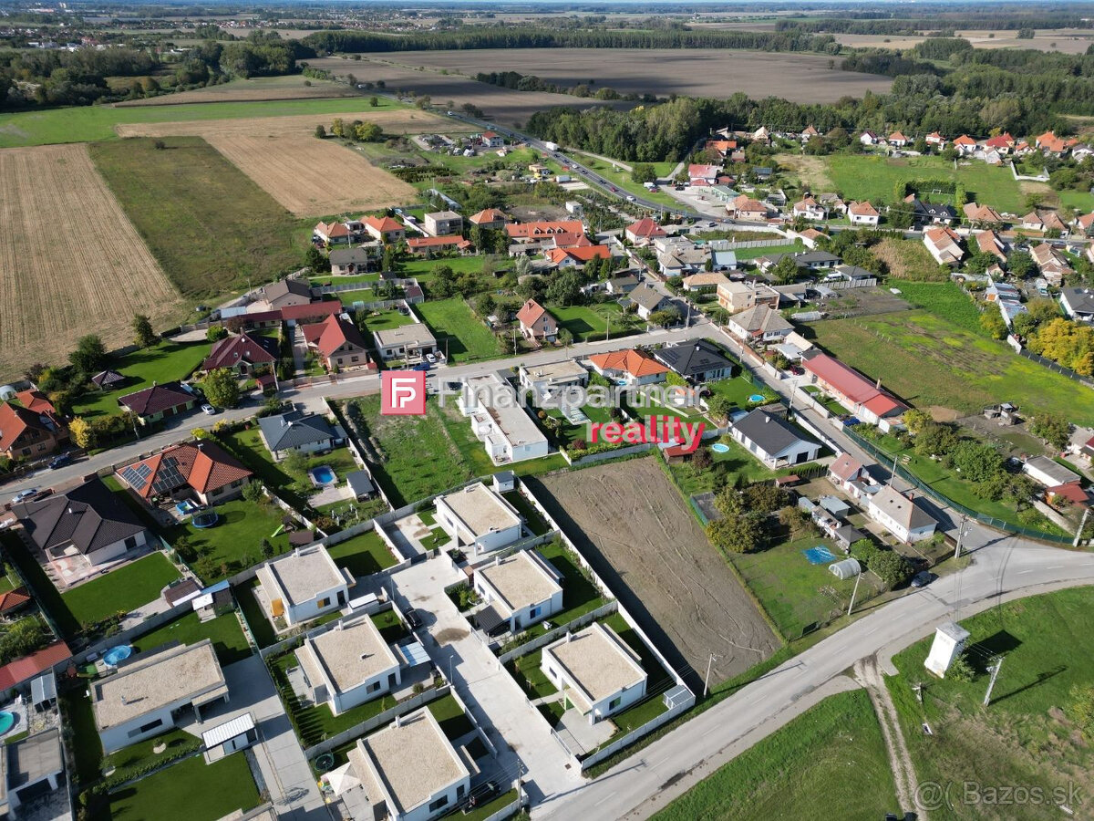 Na predaj stavebný pozemok 883 m2 so stavebným povolením - 9
