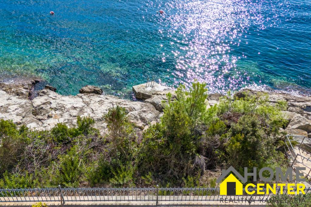 Na predaj ZREKONŠTRUOVANÁ KAMENNÁ VILA /200 m²/ Dalmátsko, K - 9