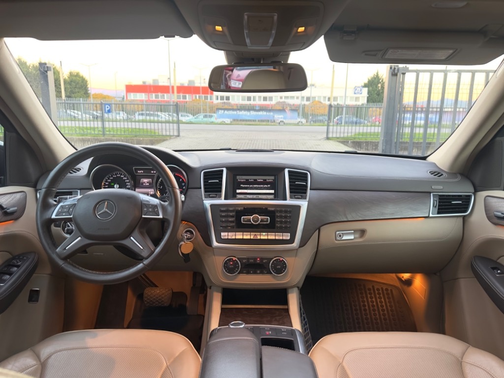 Mercedes-Benz ML Mercedes Benz 350 Bluetec 4MATIC - 9