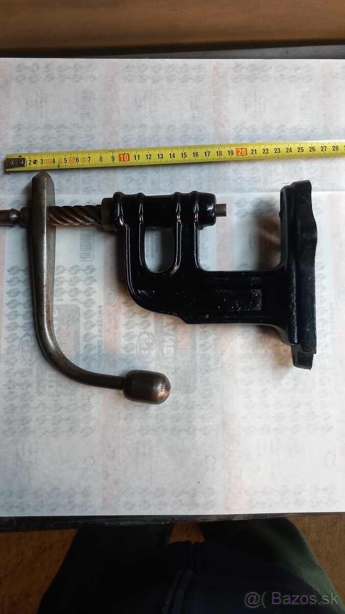 Starožitný zveráčik, obuvnícky lis - 9