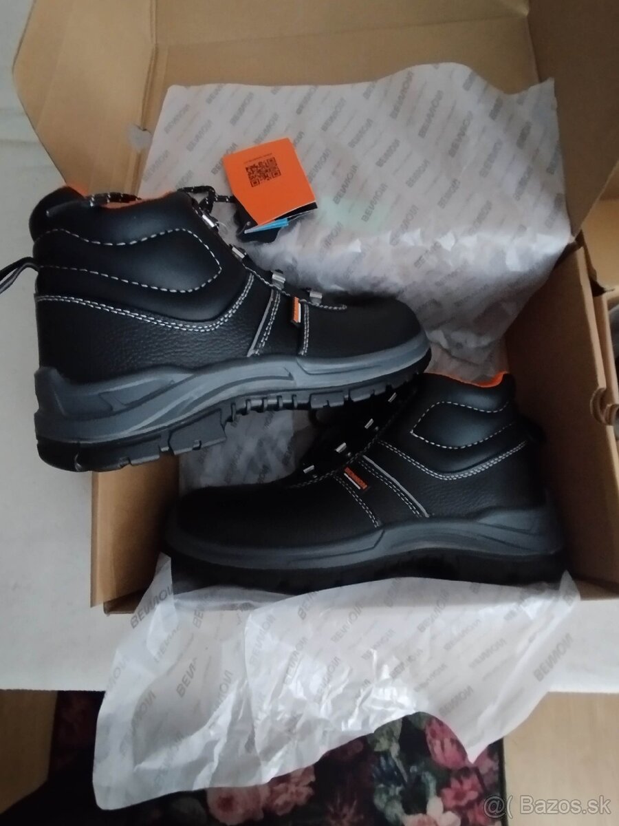 Rôzne na predaj: šálky, vankúš,prac.obuv - 9