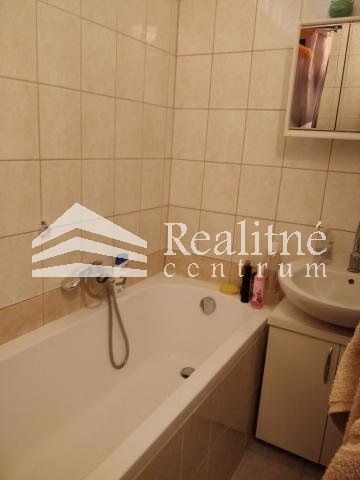 Predáme 2 izb. byt s lodžiou - 9