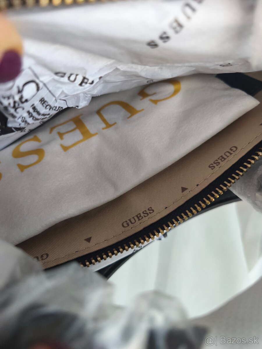 Čierna kabelka zn. Guess - 9