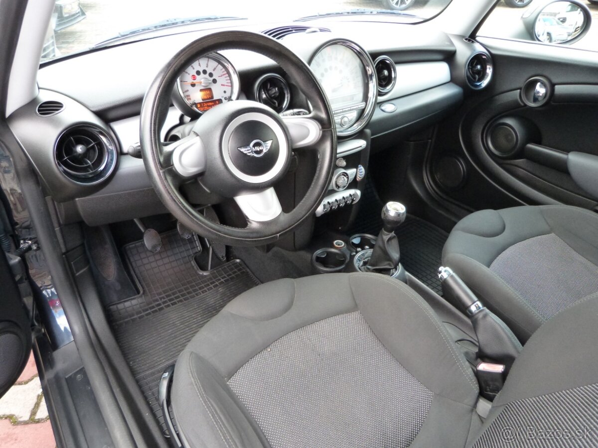 Mini One 1,6i 70kW M6 elektrická panoráma - 9