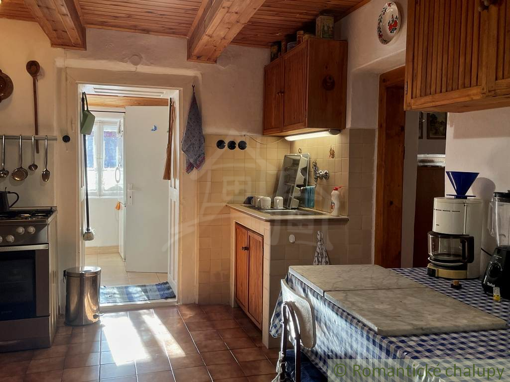 Zrekonštruovaná chalupa v obci Háj - 9