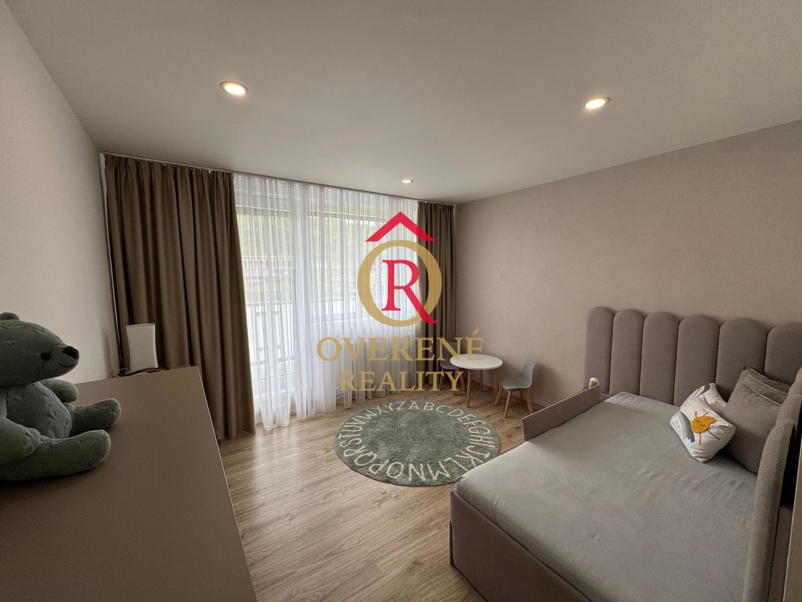 NA PREDAJ : Luxusný, kompletne zariadený rodinný dom – Ivach - 9