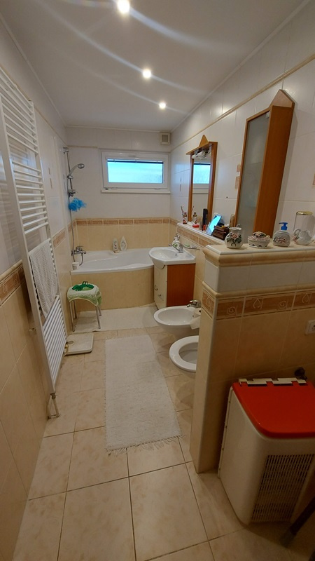 Pekný RD v Leviciach - Muškátová ul. - poz. 688 m2 - 9