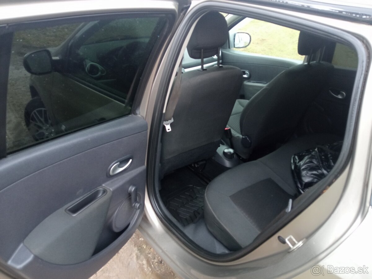 Predám Renault Clio 3 1.2 benzín 55kw r.v.2009 - 9