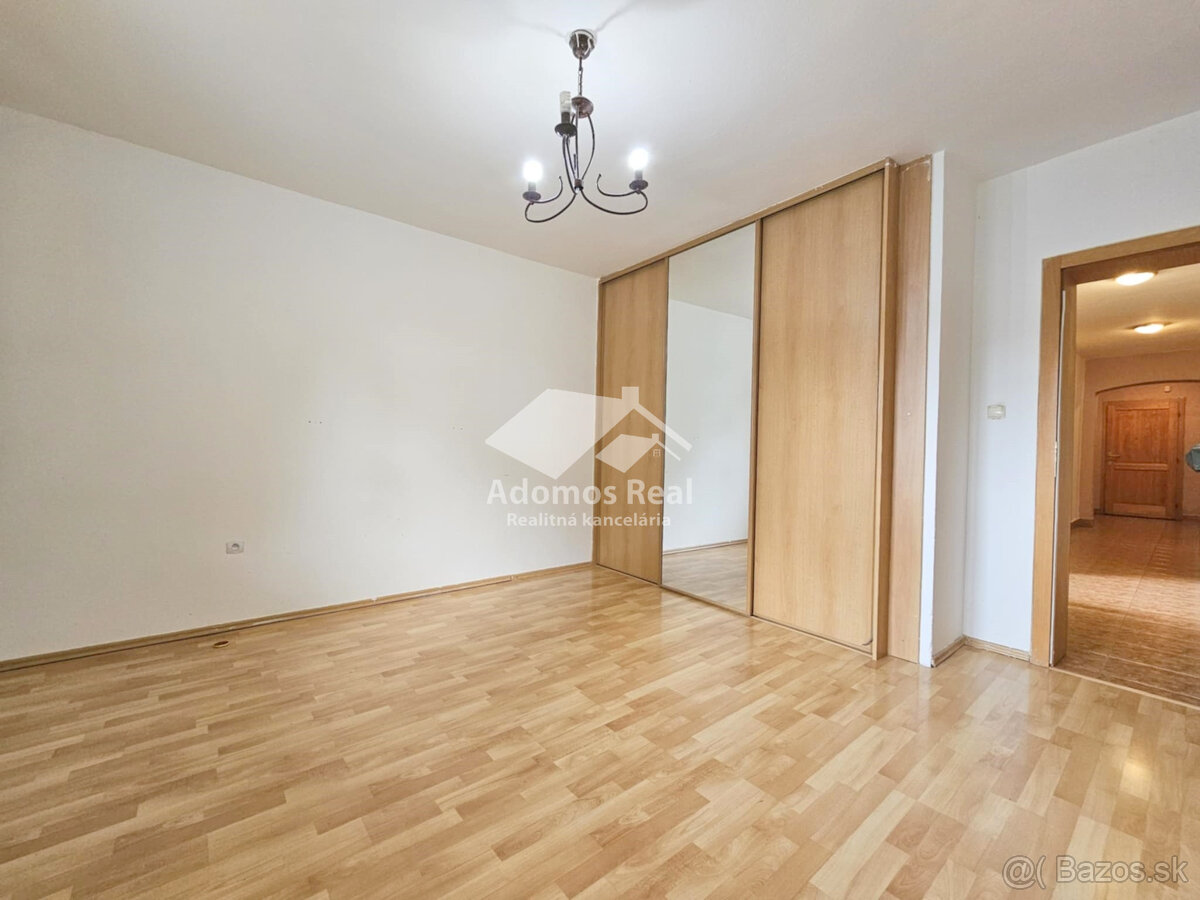 7-IZBOVÝ RODINNÝ DOM S BAZÉNOM - SEČOVSKÁ POLIANKA - 9