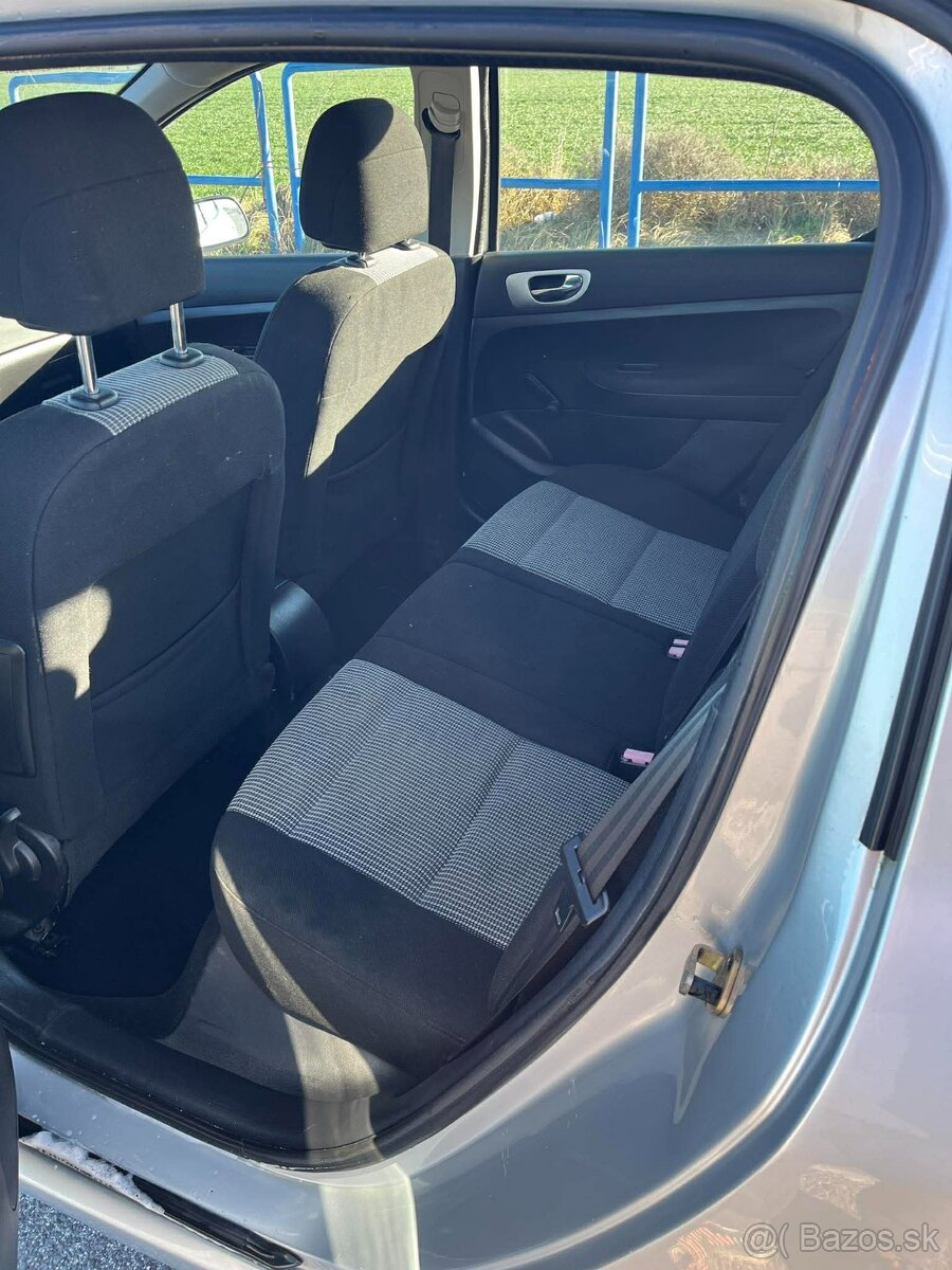 Peugeot 307 benzín - 9