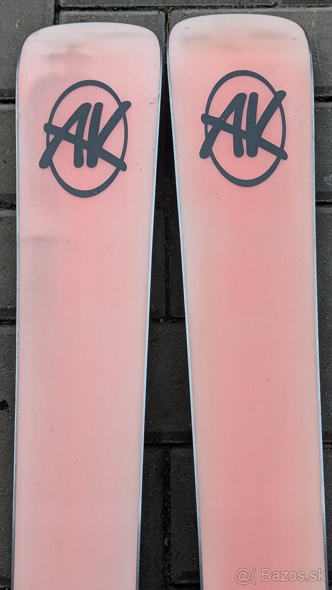 Dámské prémiové švýcarské lyže AK PINK, 158cm - 9