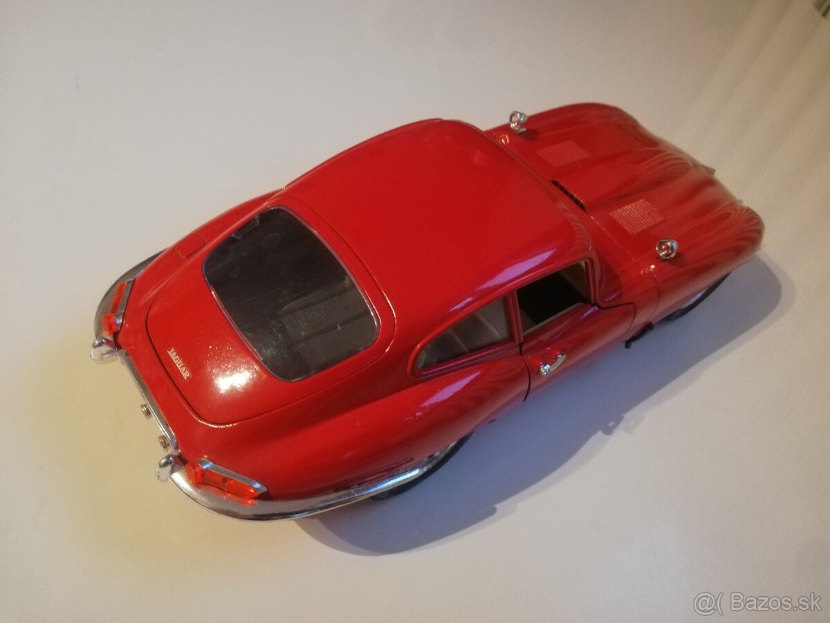 1:18 Jaguar E-type 1961 Bburago coupe cervena - 9
