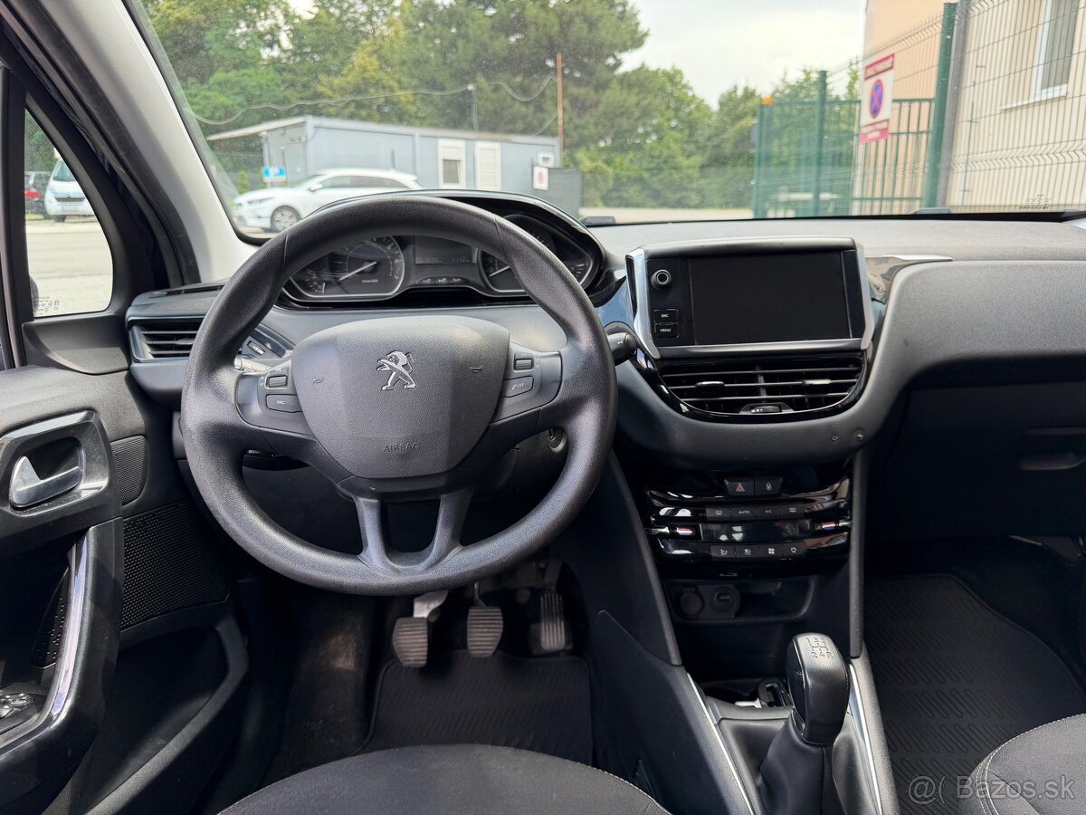Peugeot 208 1,2i - 9