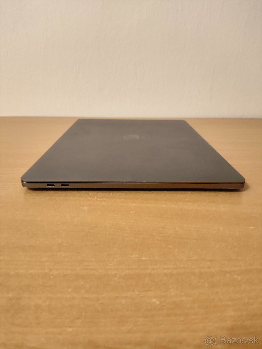 MacBook Pro 15 2017 | i7 • 16GB • 256GB 💶 - 9
