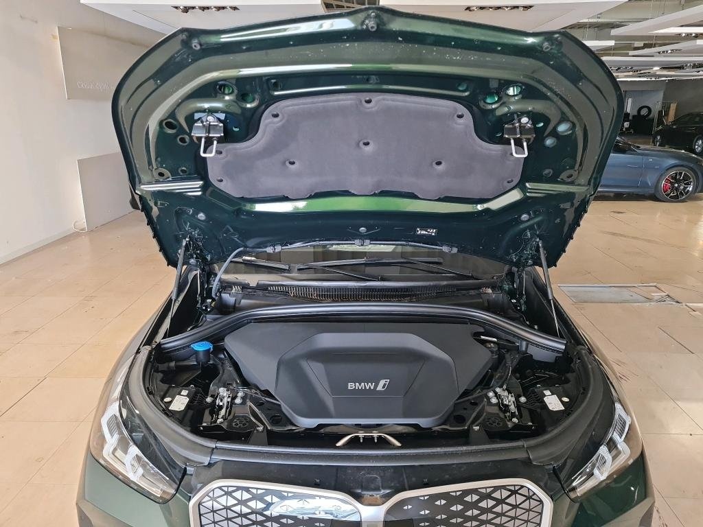BMW iX1 30xDrive 306P 4.300km odpočet DPH - 9