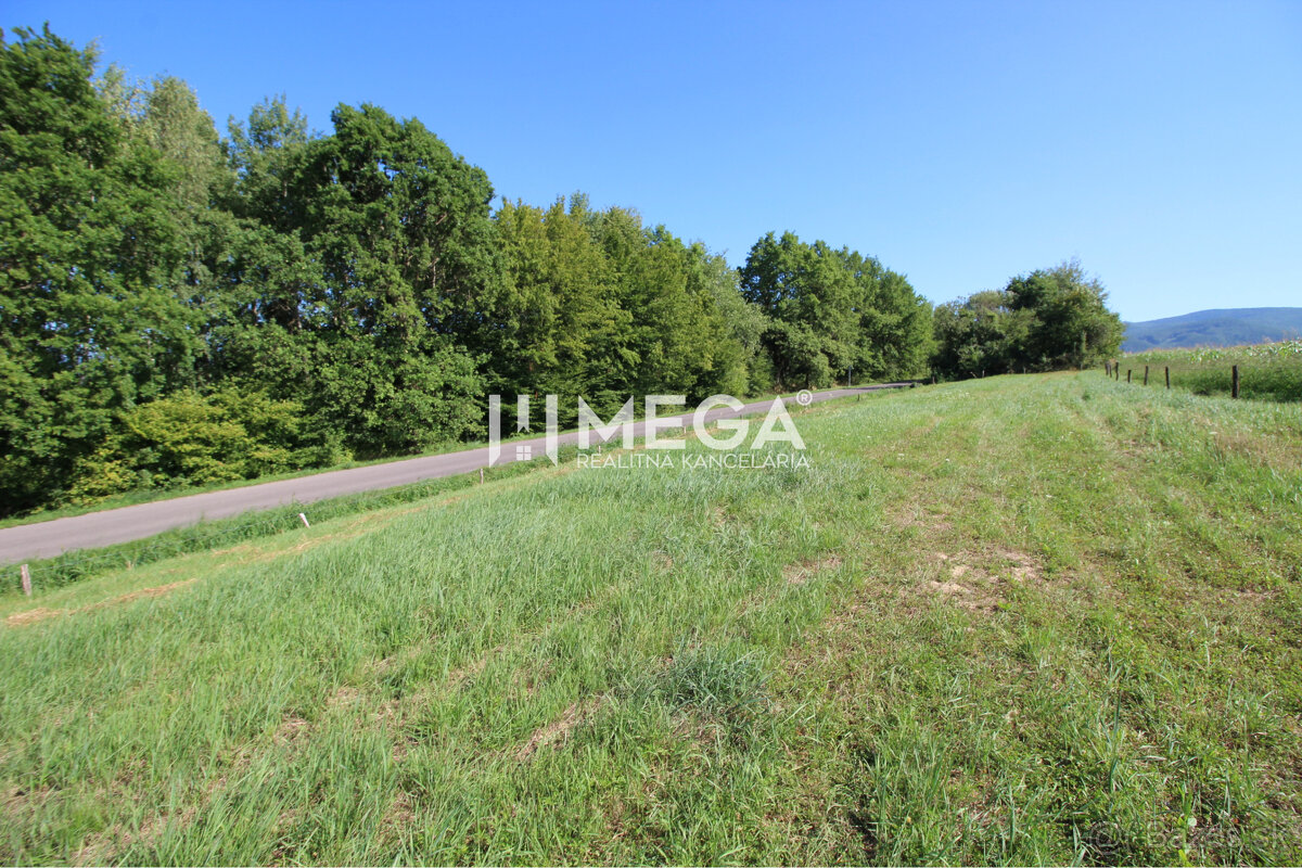 NA PREDAJ INVESTIČNÝ POZEMOK S PANORAMATICKÝM VÝHĽADOM SNINA - 9