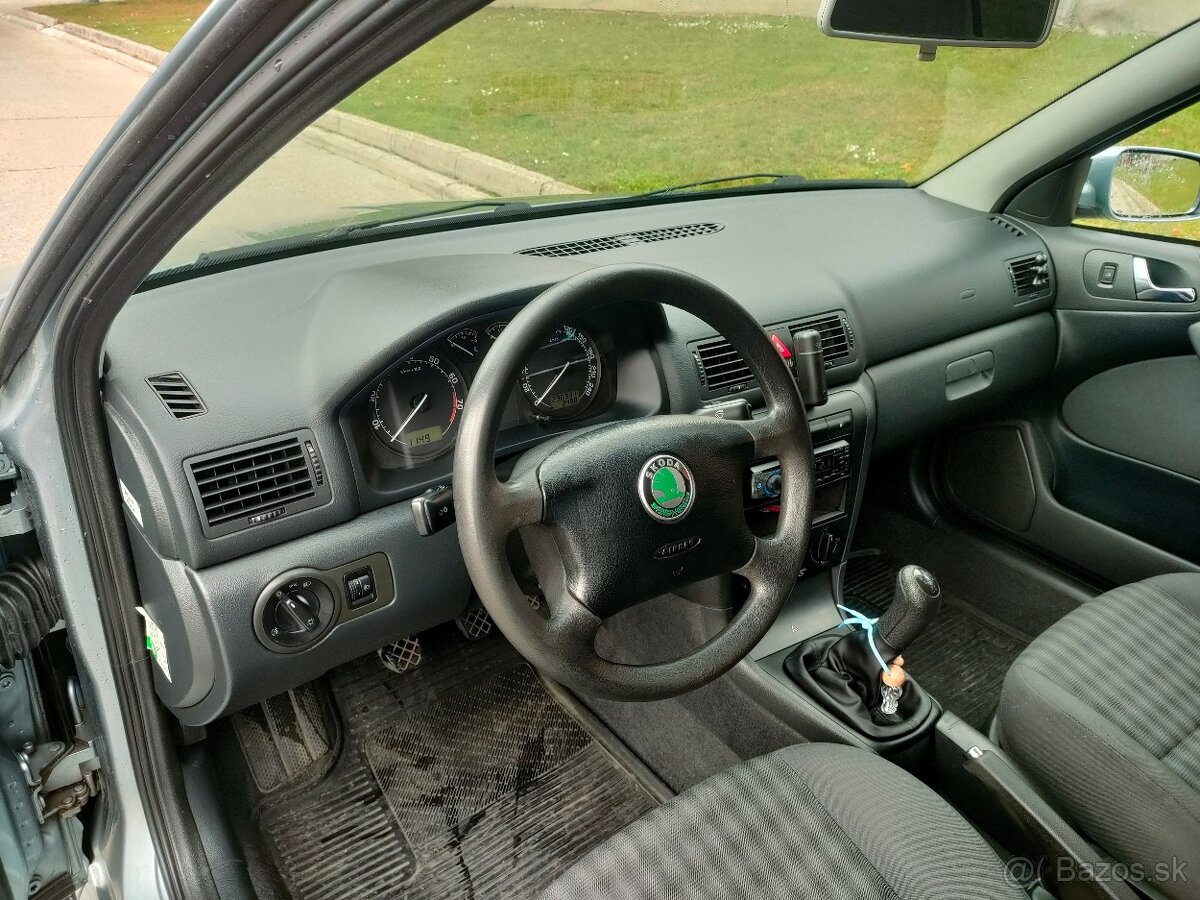 Škoda Octavia 1.6 benzín - 9