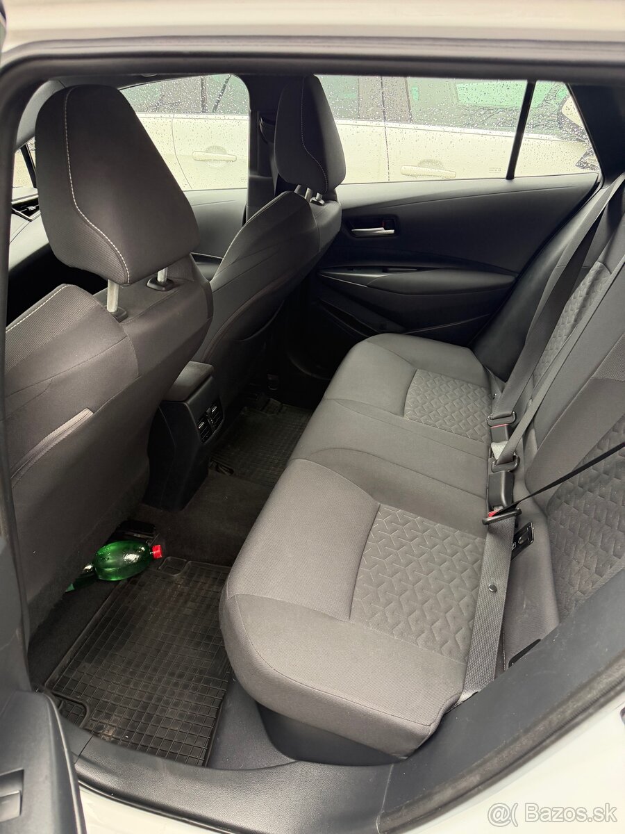 Toyota Corolla 1.8 Hybrid - 9