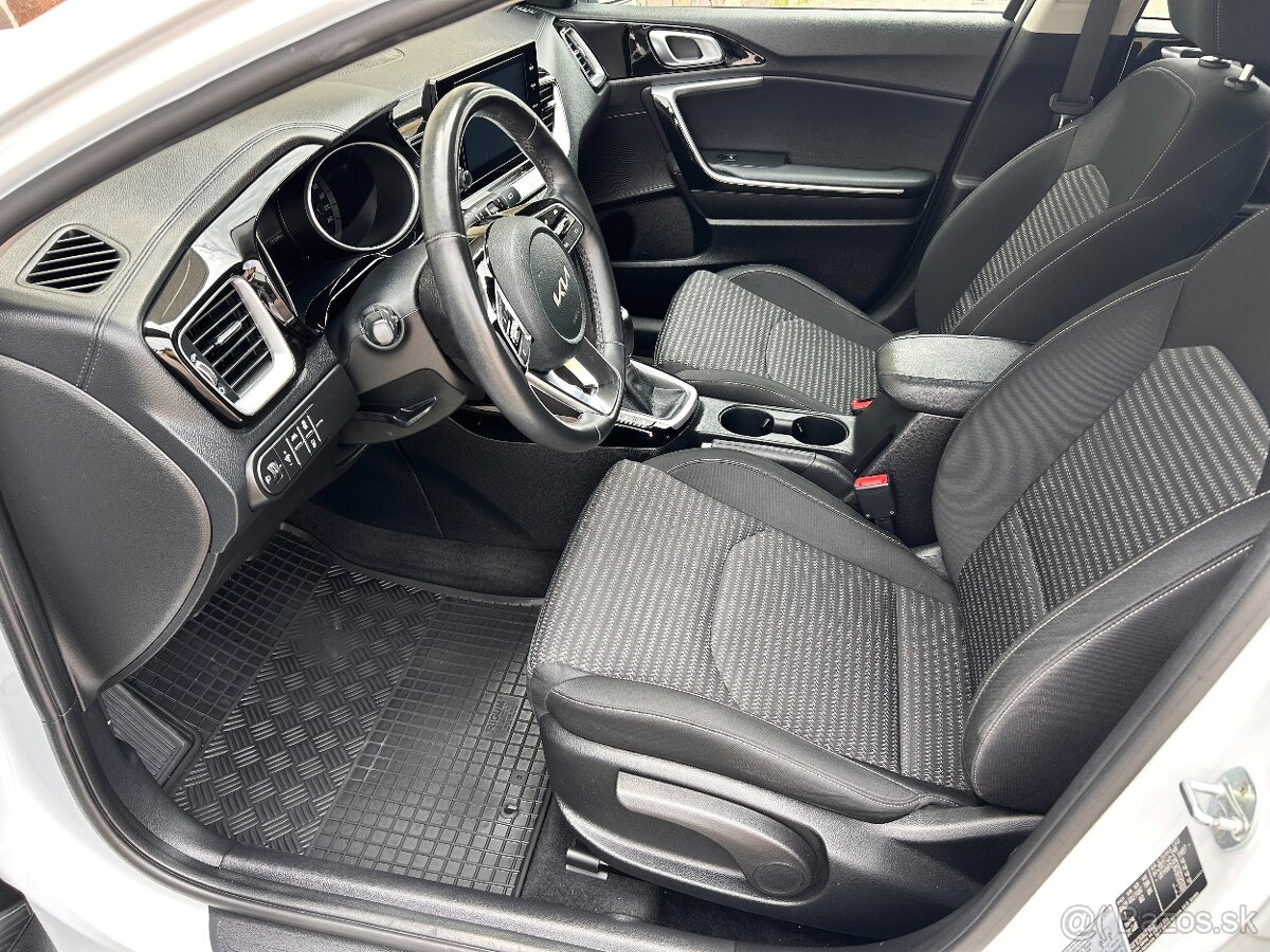 KIA CEED SW 1,5 T-GDi 118kW MT6 GOLD - 9