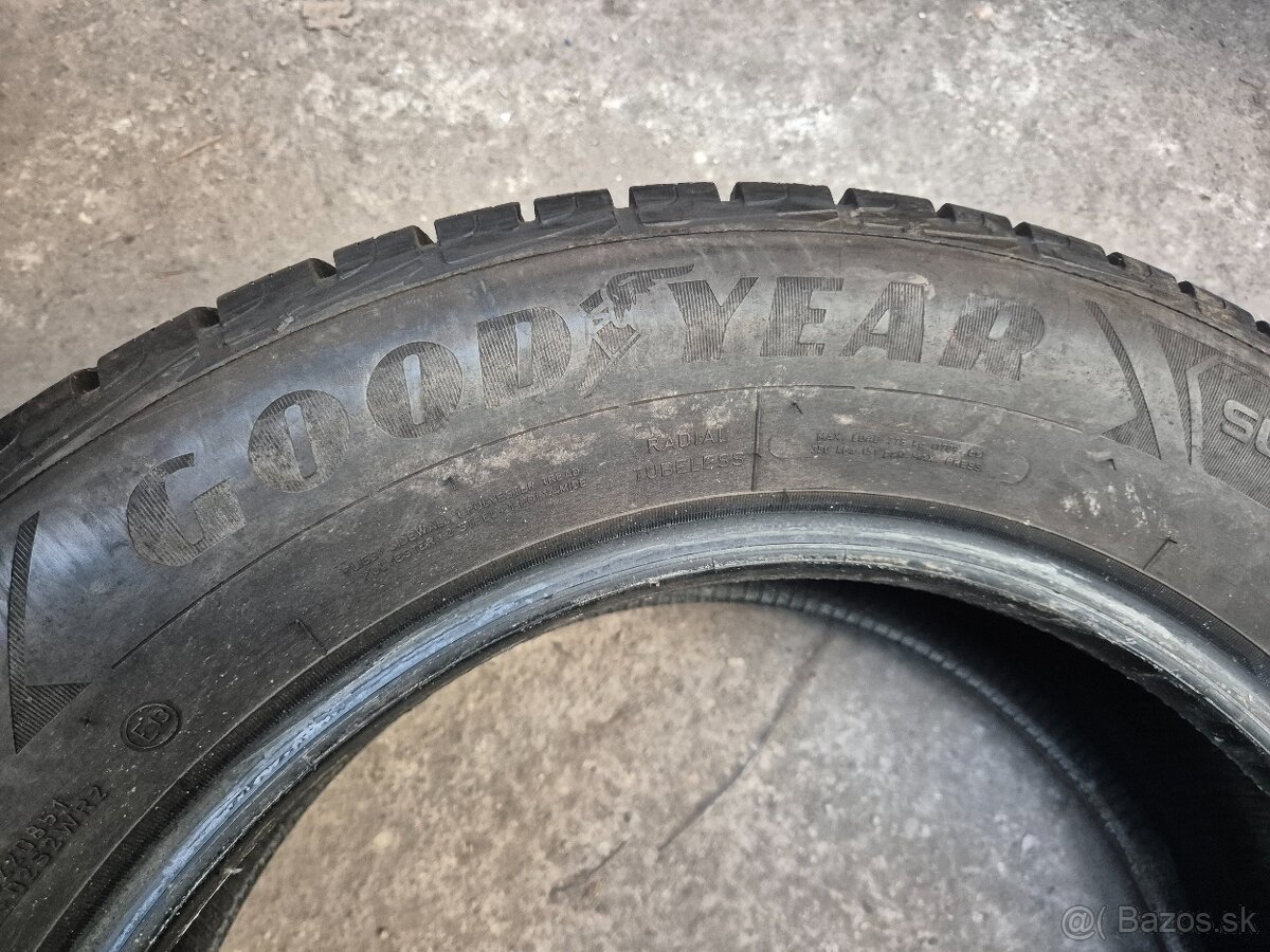 215/65 r17 zimné 4 ks GOODYEAR dezén 8,3 - 7,1 mm - 9