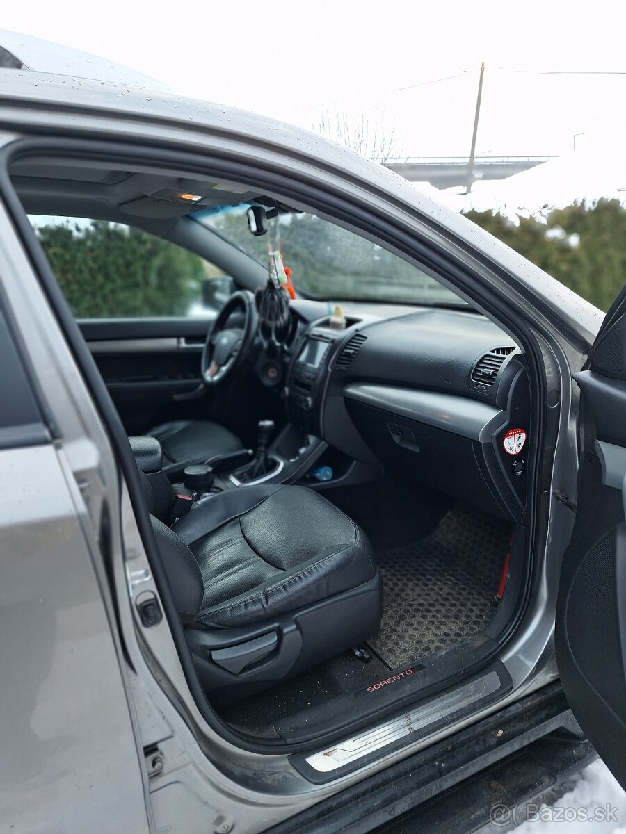 Kia Sorento 2.0 crdi 7 miestne 4x4 awd - 9