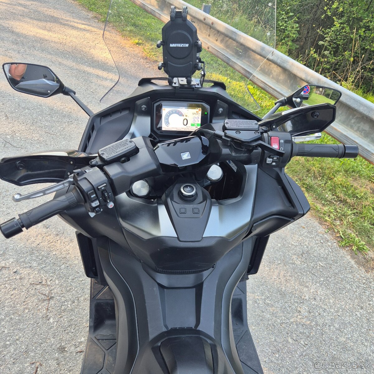 Honda forza 750 - 9