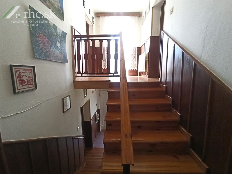 PRAKTICKÝ RODINNÝ DOM SO ZÁHRADOU - BREZNICA, OKR. STROPKOV - 9