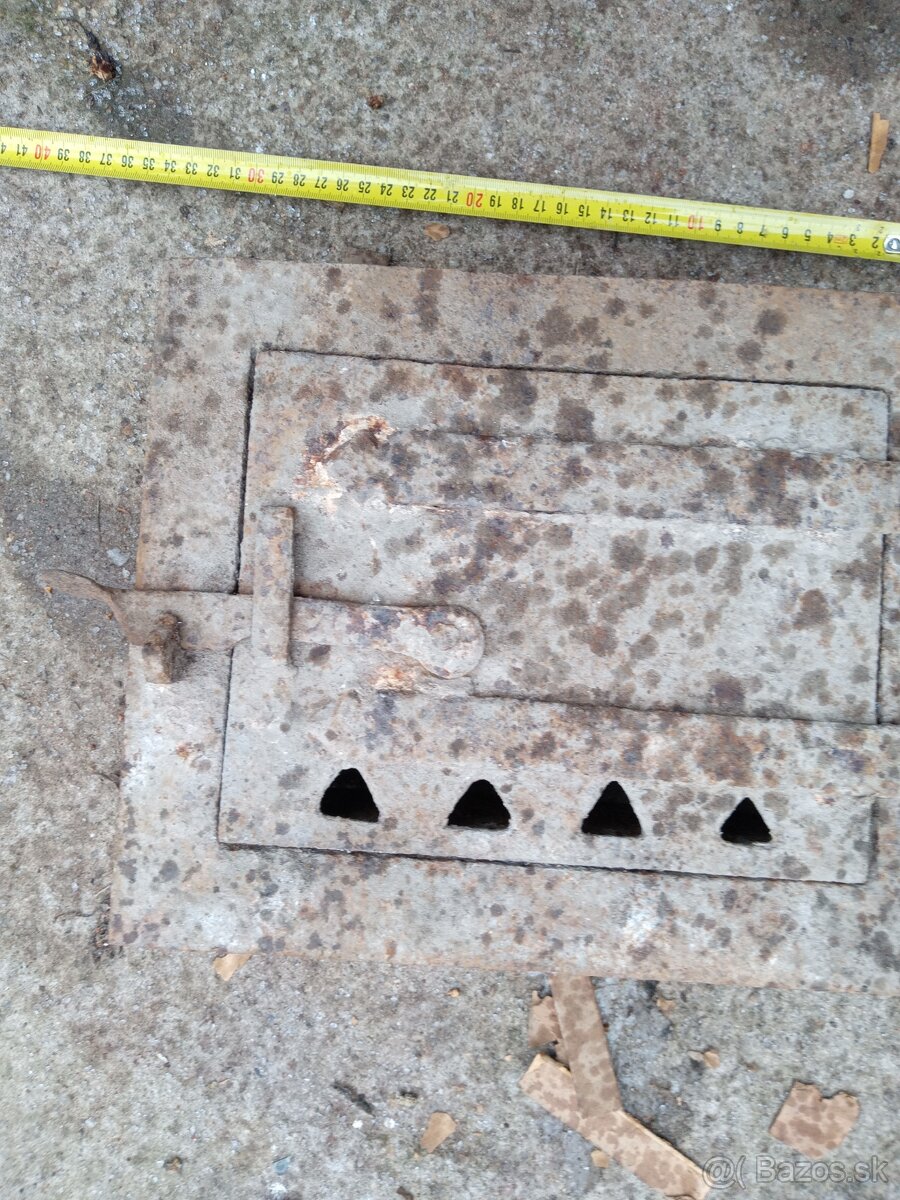 Staré masívne dvierka na pec - 9