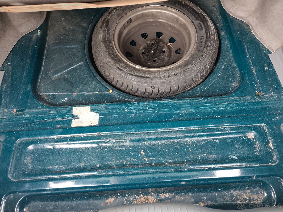 Predám Škoda Felicia Combi 1.3 MPi (2000) - 9