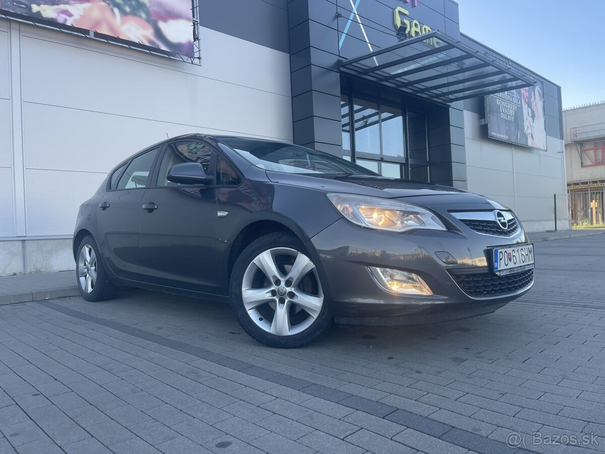 Opel Astra J 1,6 benzín - 9